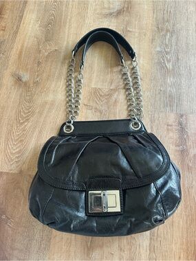 B makowwky Leather Chain-Handle Shoulder Bag